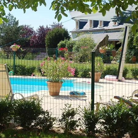 Bed & Breakfast Le Logis Du Pressoir Chambre D'hotes Bed & Breakfast In Beautiful 18th Century Estate In The Heart Of The Loire Valley With Heated Pool And Extensive Grounds