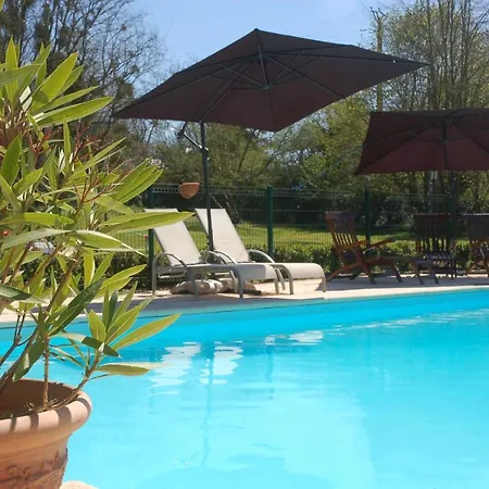 Panzió Le Logis Du Pressoir Chambre D'hotes Bed & Breakfast In Beautiful 18th Century Estate In The Heart Of The Loire Valley With Heated Pool And Extensive Grounds 4*