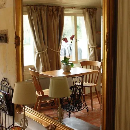 Panzió Le Logis Du Pressoir Chambre D'hotes Bed & Breakfast In Beautiful 18th Century Estate In The Heart Of The Loire Valley With Heated Pool And Extensive Grounds Les Bois-d'Anjou