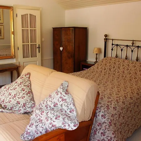 Le Logis Du Pressoir Chambre D'hotes Bed & Breakfast In Beautiful 18th Century Estate In The Heart Of The Loire Valley With Heated Pool And Extensive Grounds Les Bois-d'Anjou